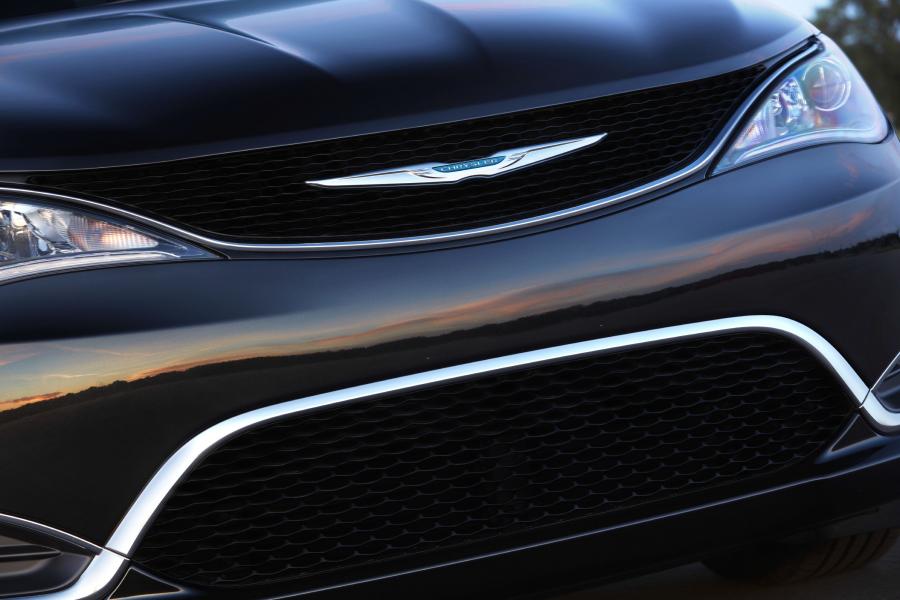 Детали экстерьера Chrysler Pacifica Hybrid Limited 35th Anniversary (RU) 2019 года  (фото 4 из 4)